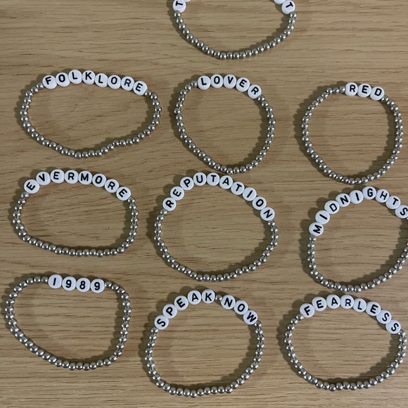 Taylor Swift Friendship Bracelet Pack - Picture 3 of 8